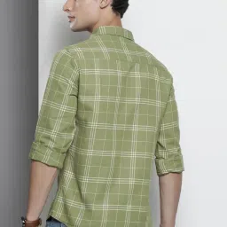 the indian garage co Men's Cotton Slim Fit Checkered Full Sleeves Spread Collar Casual Shirt image 3