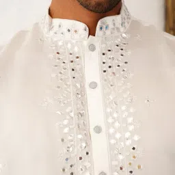 jompers Men's Embroidered Kurta Pyjama. image 4