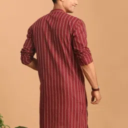shvaas by vastramay Solid Regular Men's Maroon Cotton Kurta image 3
