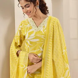 libas Women's Cotton Blend Kurta Set image 3