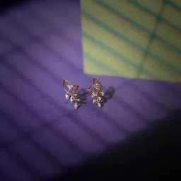 caratlane 18 KT Yellow Gold Classic Leaves Diamond Stud Earrings For Women image 1