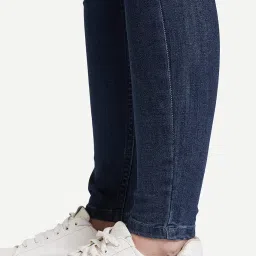 amazon brand - symbol Women's Mid Rise Cropped Length Stretchable Skinny Fit Jeans image 5