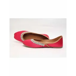 GLAM STORY Ruhani Textured Pink Flat Juttis image 3