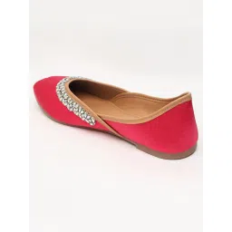 GLAM STORY Ruhani Textured Pink Flat Juttis image 5