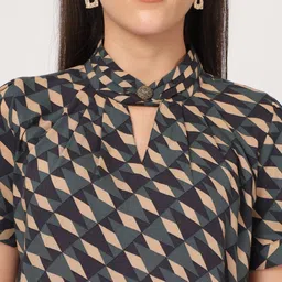 Beatnik Geometric Printed Keyhole Neck Pleated Regular Top image 2