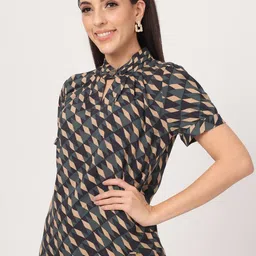 Beatnik Geometric Printed Keyhole Neck Pleated Regular Top image 4