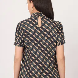Beatnik Geometric Printed Keyhole Neck Pleated Regular Top image 5