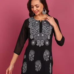 top n thread Women Paisley Embroidered Straight Kurti image 1