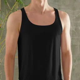damensch Solid Sleeveless Vest image 1