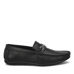 fashion victim Low-Top Loafers with Metal Accent image 1