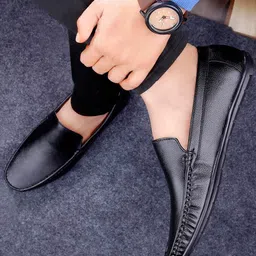 bxxy Round-Toe Slip-On Shoes image 1