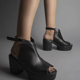 shoetopia Block Heeled Sandals with Buckle Fastening image 1