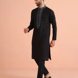 kisah Men Embroidered Regular Fit Kurta image 1