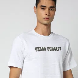 teamspirit Men Jacquard Striped Regular Fit Crew-Neck T-Shirt image 1