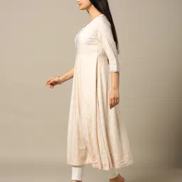 avaasa mix n' match Women Floral Print Flared Kurta image 2