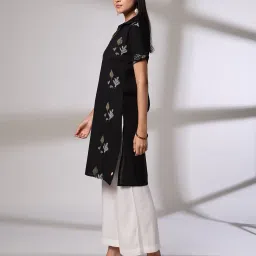 siyahi Women Embroidered Straight Kurta image 2