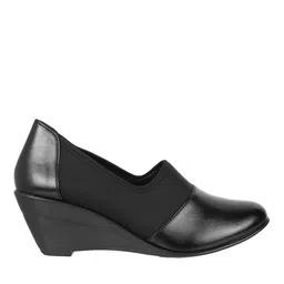 metro Panelled Pumps image 2