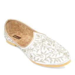 desicolour Men Embroidered Mojari Shoes image 2