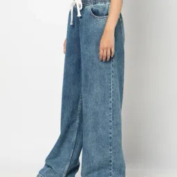 yousta Women Lightly Washed Wide-Leg Floor Sweeper Jeans image 2