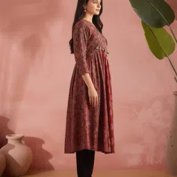 svaraa Women Floral Print Flared Kurta image 2