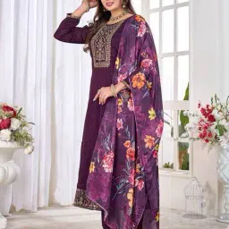 nyrika Women Floral Print Straight Kurta Set image 2