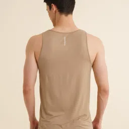 damensch Sleeveless Vest with Deeper Round-Neck image 3