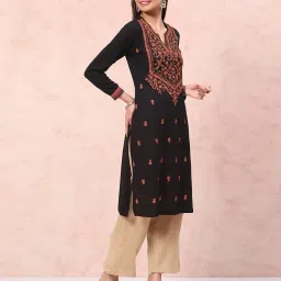 rangriti Women Floral Print Straight Kurta with Pants image 3