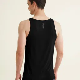 damensch Solid Sleeveless Vest image 3