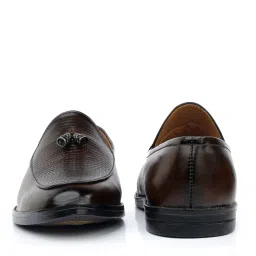 bxxy Slip-On Mocassins with Metal Accent image 3