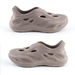 red tape Men Cut Out Slip-On Clogs image 3