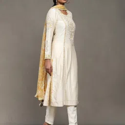 ritu kumar Embroidered Kurta with Palazzo & Dupatta image 3