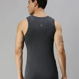 onn Pack of 3 Men Sleeveless Vest image 3