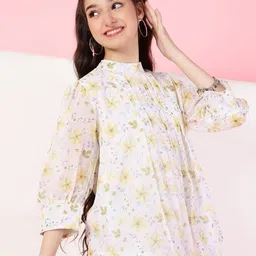 ishti Girl Regular Fit Round-Neck Top image 3