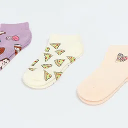 max Girls Pack of 3 Printed Socks image 3