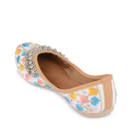 indie picks Handcrafted Embellished Juttis image 3