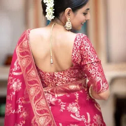 styleelite Women Banarasi Silk Saree with Woven Motifs image 3