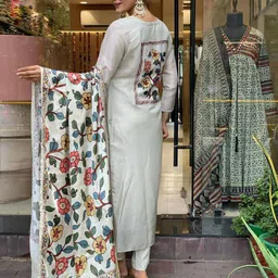 kissik Women Embroidered Straight Kurta with Pants & Dupatta image 3