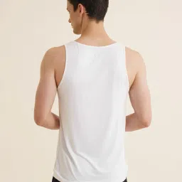 damensch Textured Sleeveless Vest image 3