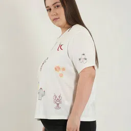 vero moda curve Women Printed Regular Fit Crew-Neck T-Shirt image 3