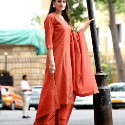 mittoo Women Embroidered Straight Kurta Suit Set image 3