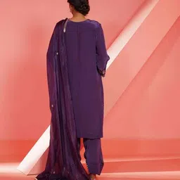 reemrasha Women Embroidered Kurta Suit Set image 3