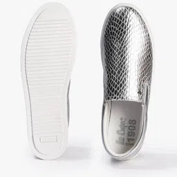 lee cooper Women Croc-Embossed Low-Top Sneakers image 3