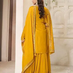 seerat Women Self-design Kurta Set image 3