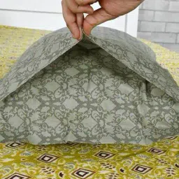 divine casa Geometric Print Double Bedsheet with Pillow Covers image 3