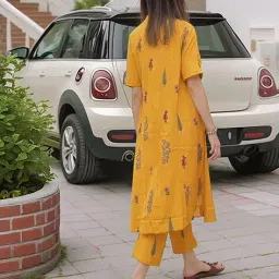 anni designer Women Floral Straight Kurta Set image 3