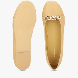 fyre rose Ballerinas with Chain Accent image 4