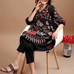 tikhi imli Women Floral Print 2-Piece Co-Ord Set image 4