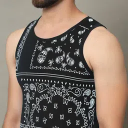 relane Graphic Sleeveless Vest image 4