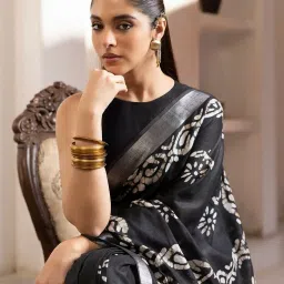 soch Women Batik Print Saree with Tassels image 4