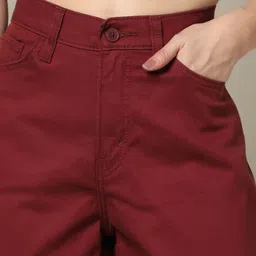 levi's Women High-Rise Tapered Fit 80's Mom Shorts image 4